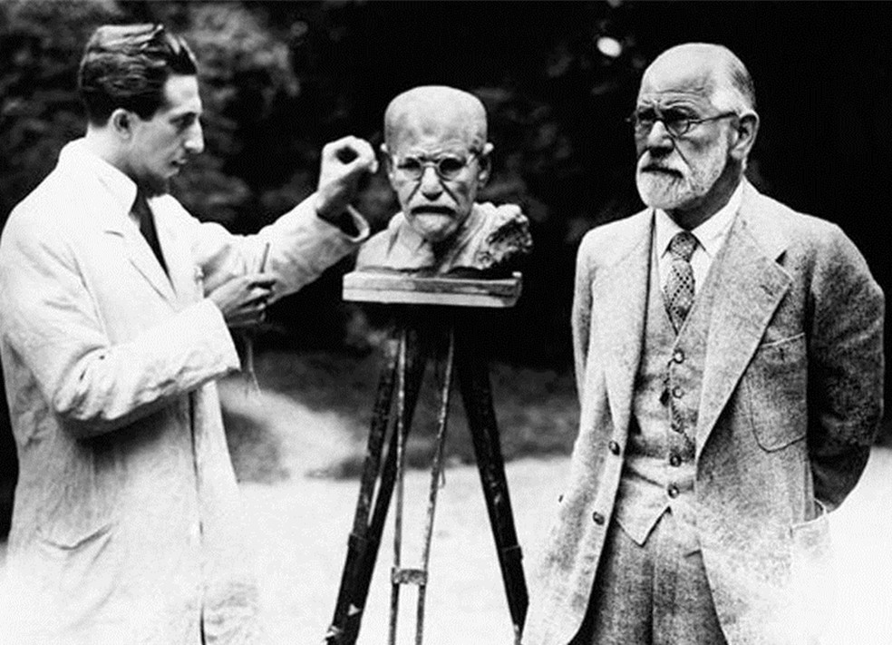 Sigmund Freud era fascinado pela ficção de Hoffmann  — Foto: AP