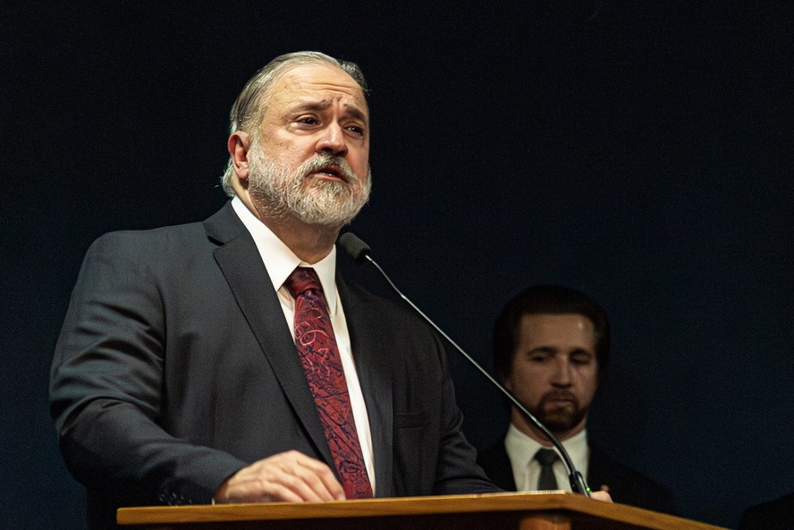 O procurador-geral Augusto Aras defendeu Bolsonaro durante seu mandato