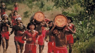 Corrida de Tora de Buriti, no povo Xavante, no estado de Mato Grosso — Foto: Divulgação/Hiromi Nagakura