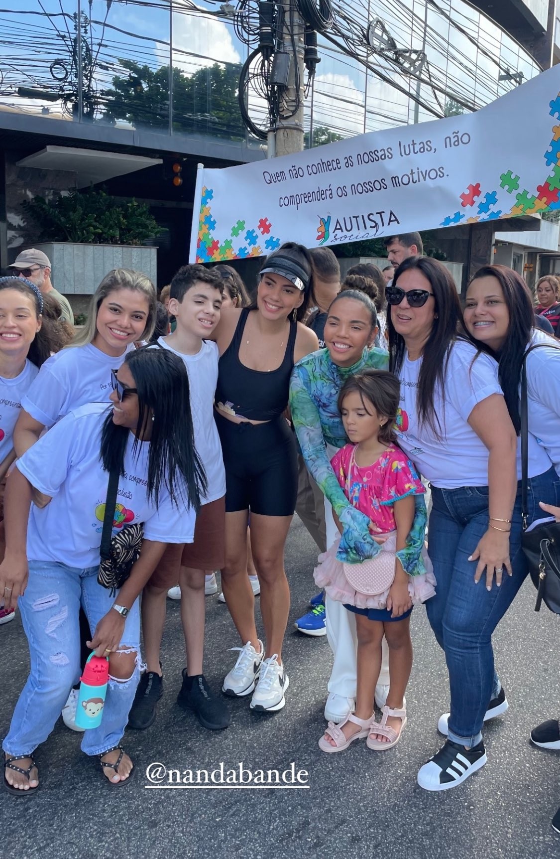 Fernanda e Pitel participaram de uma caminhada pela conscientização do autismo, na Praia de Icaraí, em Niterói, município do Rio