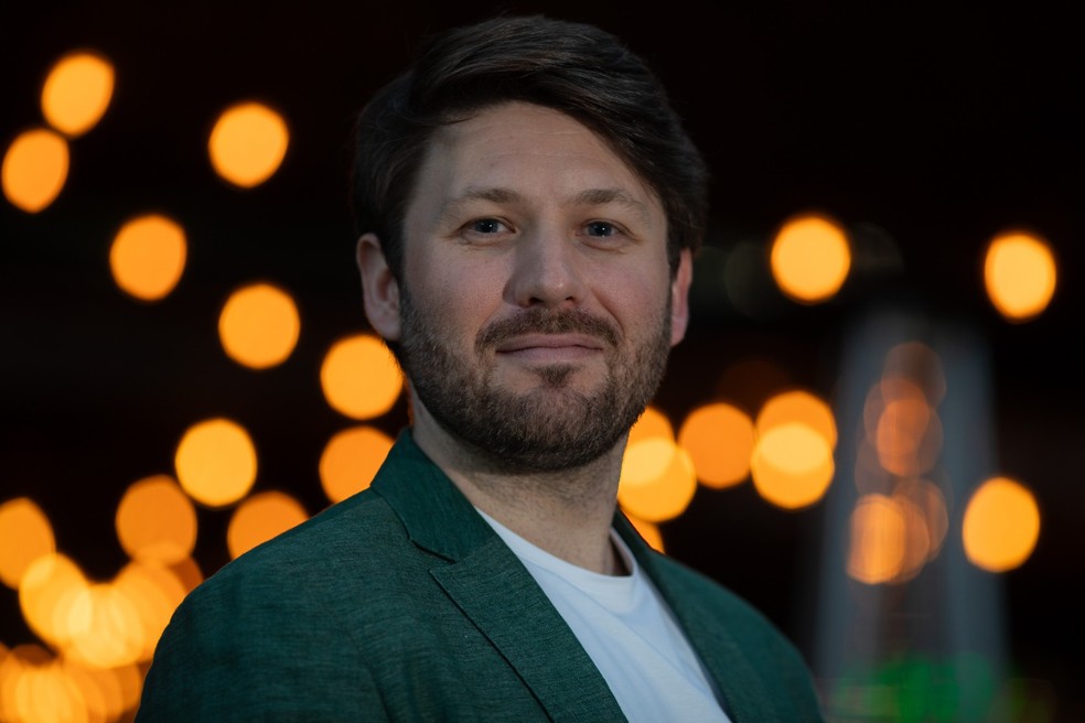 Nicolas Robinson Andrade, primeiro funcionário da OpenAI na América Latina e atualmente seu diretor para a região,, diz que a IA vai criar milhões de empregos no país — Foto: Edilson Dantas/Agência GLOBO