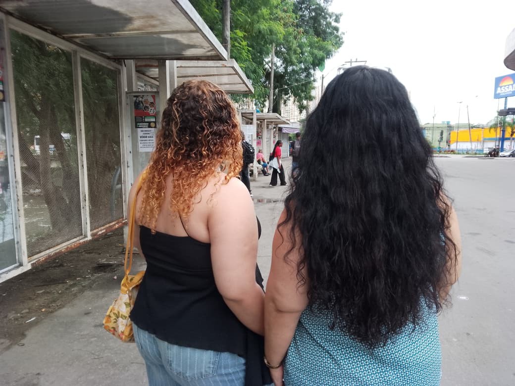 'Tive que andar 40 minutos até minha seção': espera de eleitores por ônibus em São Gonçalo (RJ) chega até uma hora - Foto