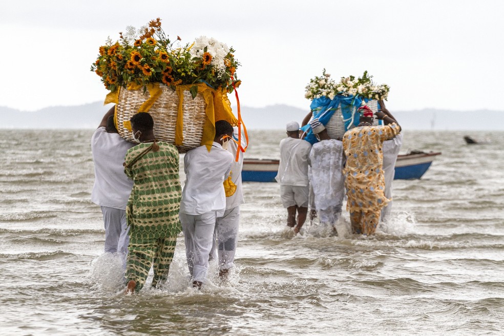 Entrega dos presentes a Iemanjá e Oxum — Foto: Roque Boa Morte