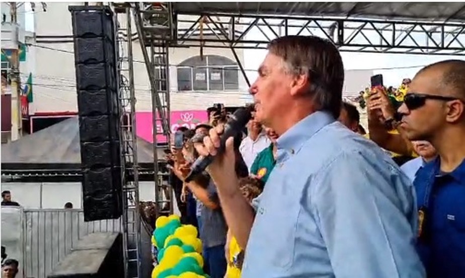 Campanha de Bolsonaro entrega ao TSE relatório em que alega que rádios  deixaram de exibir inserções do presidente