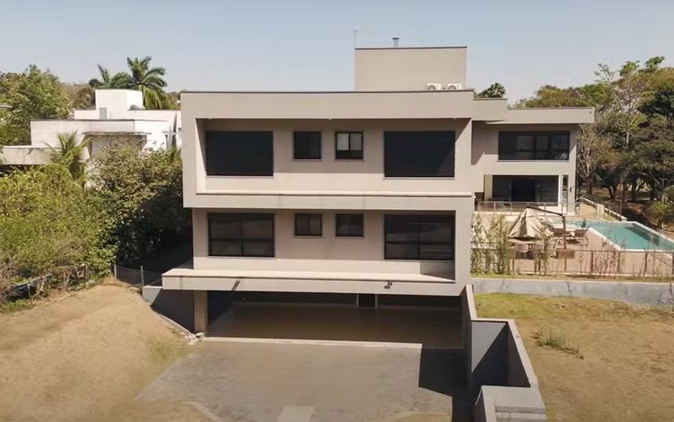 A mansão onde morou Zé Felipe e Virginia, em Goiânia — Foto: Reprodução/Youtube