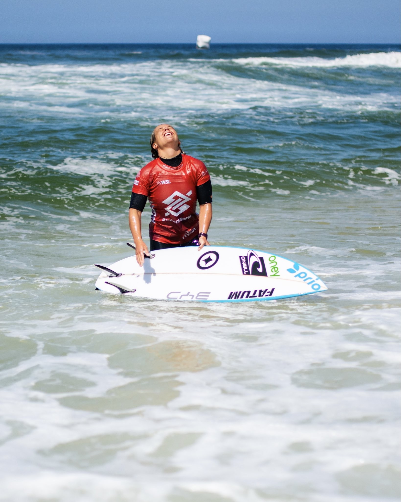 Yolanda Hopkins faz história no Brasil e se torna a primeira surfista portuguesa a garantir vaga na elite feminina