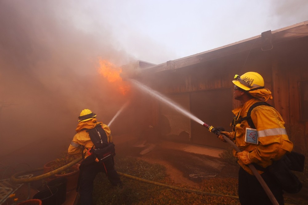 Incêndio florestal consome quase 500 hectares em Los Angeles em 90 ...