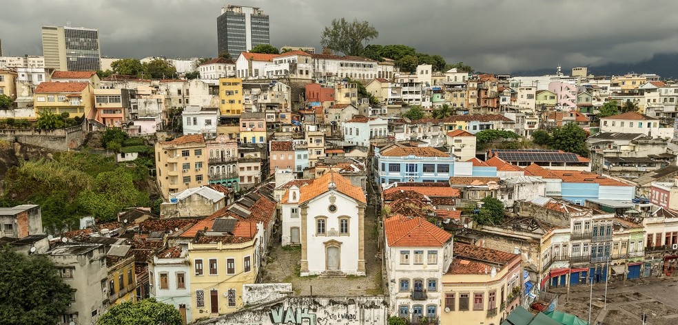 Situados em região que é um marco histórico da cidade, 112 imóveis na altura do Largo da Prainha e da Pedra do Sal vão a leilão no domigo. Ordem religiosa dona do casario trava batalha com moradores — Foto: Gabriel de Paiva / Agência O Globo