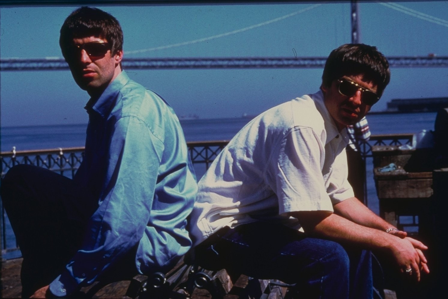 Documentário sobre Oasis mostra reencontro de Noel e Liam Gallagher após 15 anos de briga