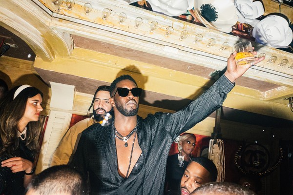 Caso Diddy: celebridades cúmplices do rapper pagaram vítimas para evitar  denúncia pública, diz advogado