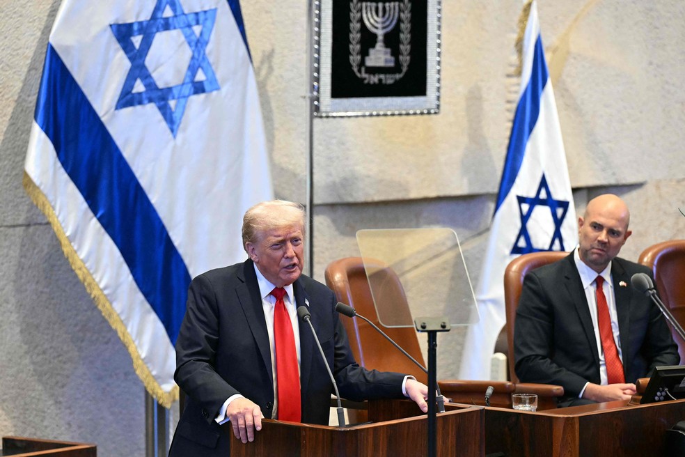 Presidente dos EUA, Donald Trump, durante discurso no Parlamento de Israel — Foto: SAUL LOEB / POOL / AFP