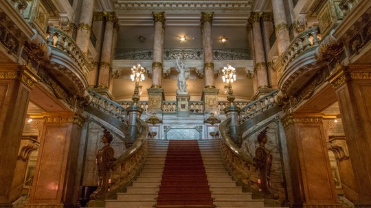 Theatro Municipal celebra 117 anos com programação gratuita de óperas, dança e concertos Theatro Municipal celebra 117 anos com programação gratuita de óperas, dança e concertos