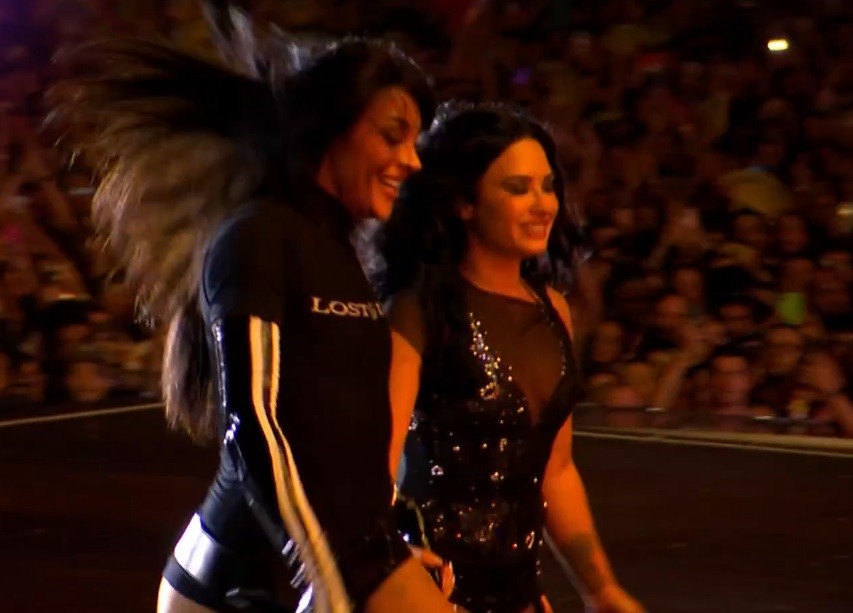 Ao lado de Demi Lovato Pabllo Vittar sobe ao palco Mundo pe | Variedades | QTU Notícias