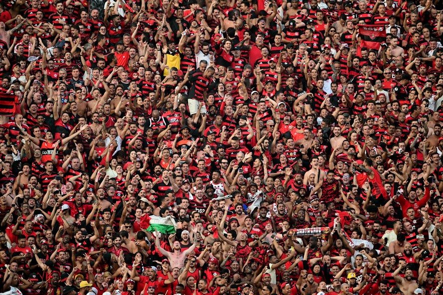 Torcida do Flamengo no Monumental de Lima