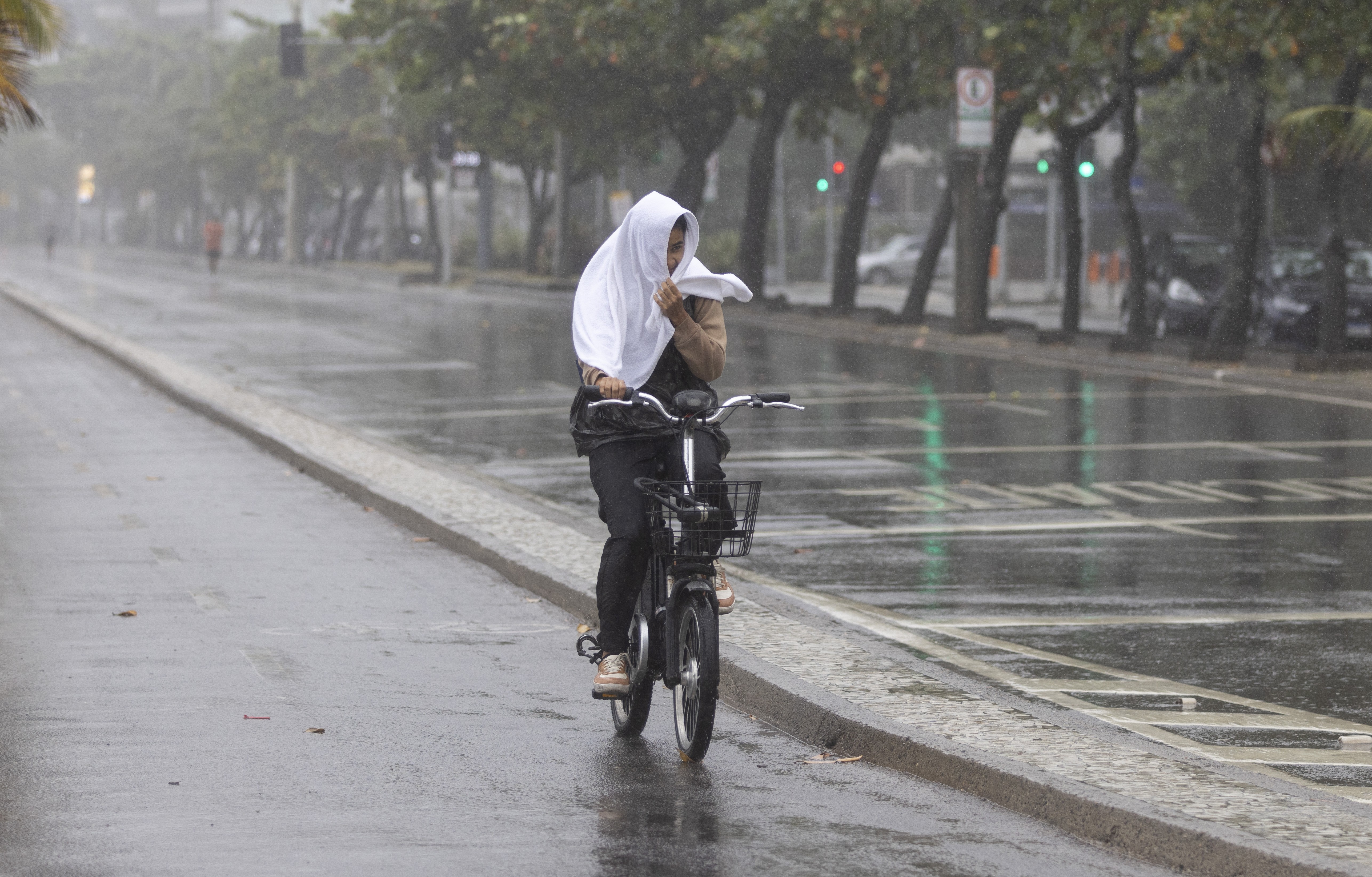 A abstenção e a previsão de chuva no domingo: o dedo de S. Pedro na eleição