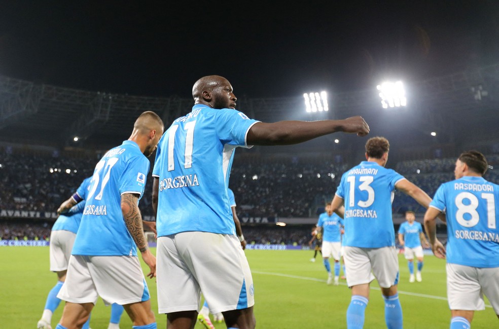 Com 13 gols na temporada, Romelu Lukaku virou o nome do time do Napoli — Foto: CARLO HERMANN / AFP