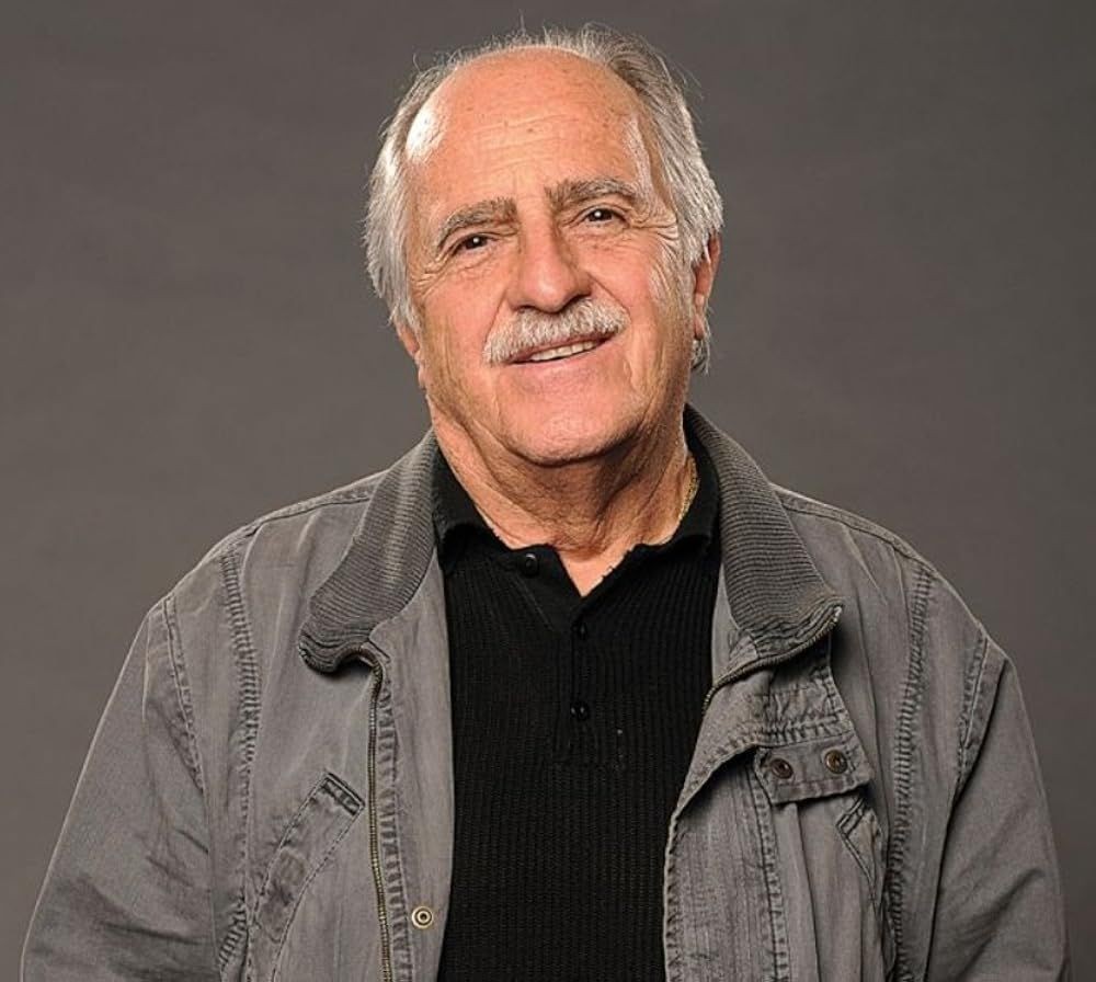 Ator Ary Fontoura, 93 anos, faz campanha de conscientização contra golpes digitais