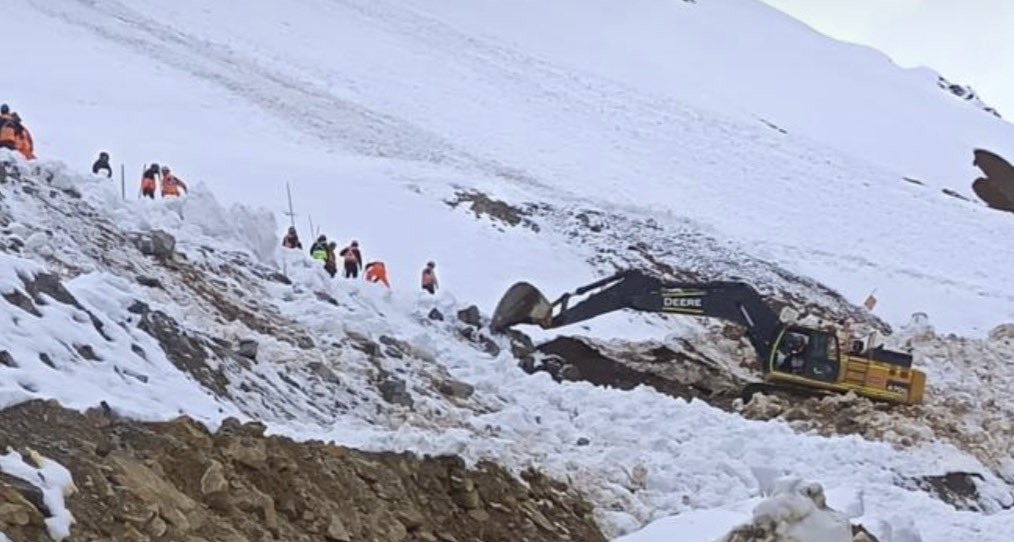 Avalanche de neve e lama atinge mina de cobre e mata dois trabalhadores no Chile; um foi resgatado com vida