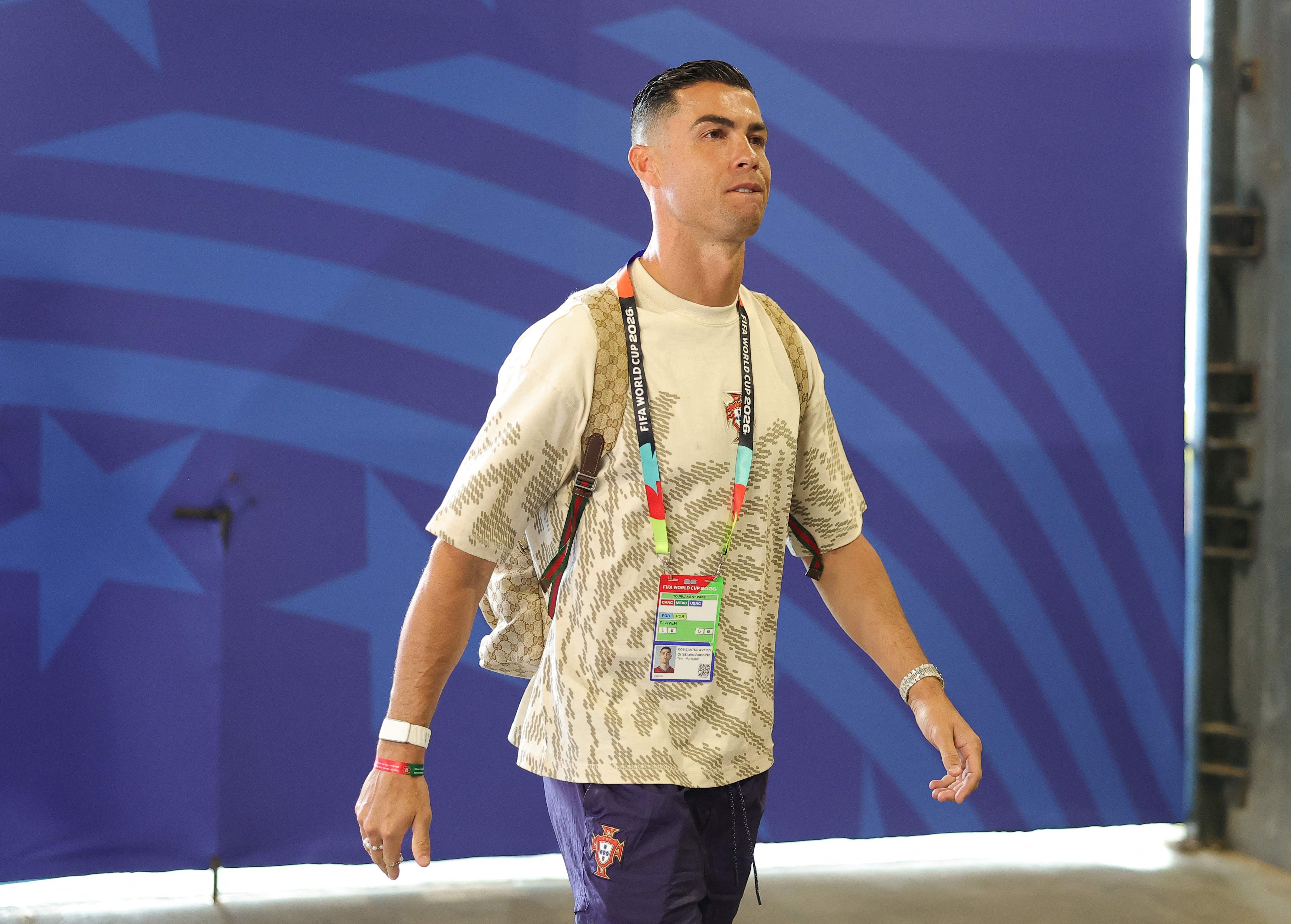 Escalado para a estreia de Portugal, CR7 se iguala a Messi e vai disputar jogos de seis Copas