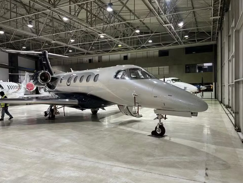 Um Embraer Phenom 300 de R$ 40 milhões foi sequestrado na ação contra uma quadrilha de MG que lucrou R$ 5 bilhões em cinco anos vendendo drogas para o exterior — Foto: Divulgação/PF