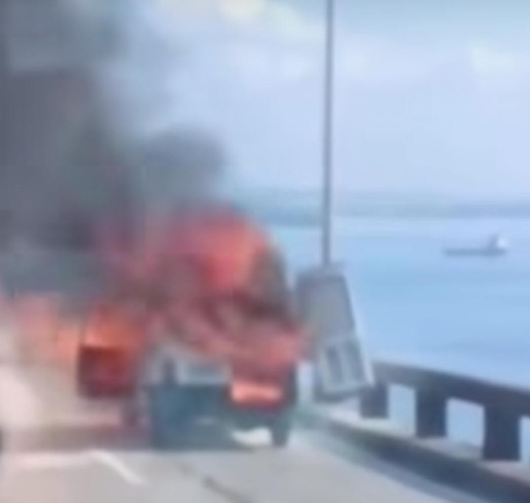 Carro pega fogo na Ponte Rio-Niterói, mas incêndio é controlado sem deixar feridos