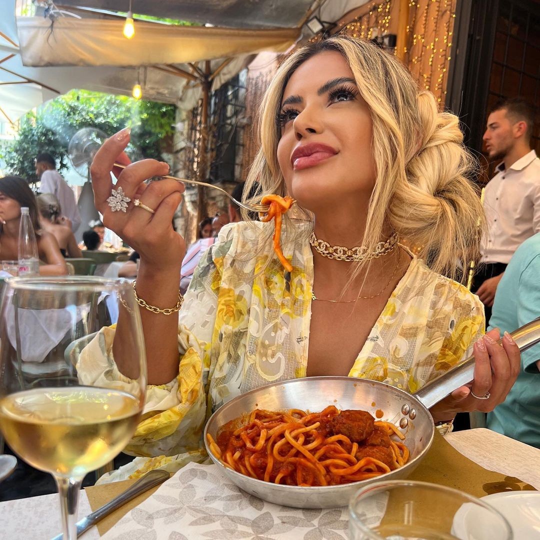 Conheça Janaina Prazeres, eleita 'mulher perfeita', que mudou o visual