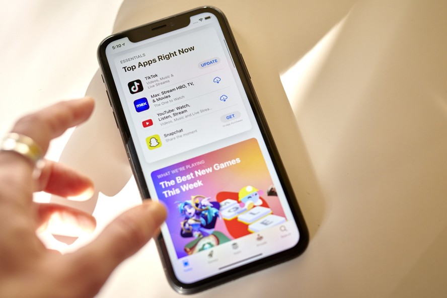 Apple é multada em quase US$ 2 bi pela União Europeia