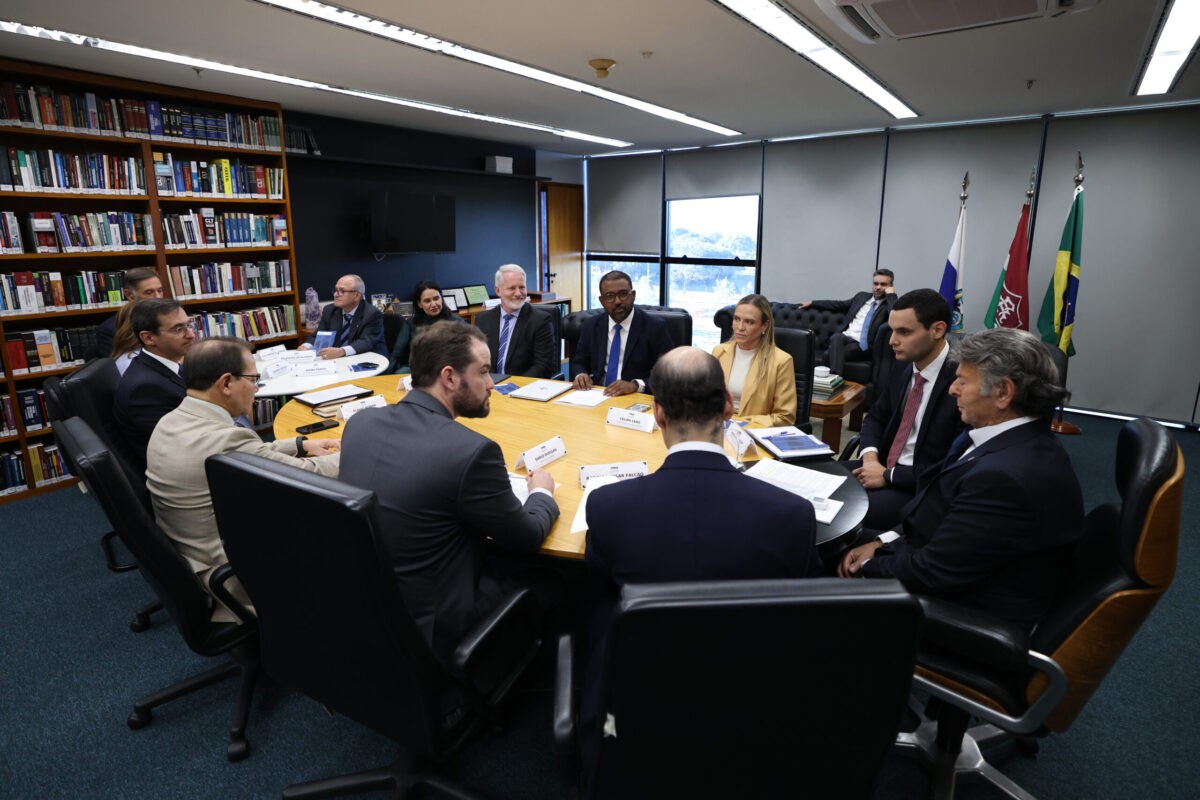 Sem cargo, ex-secretário participa de reunião sobre BRB no STF como 