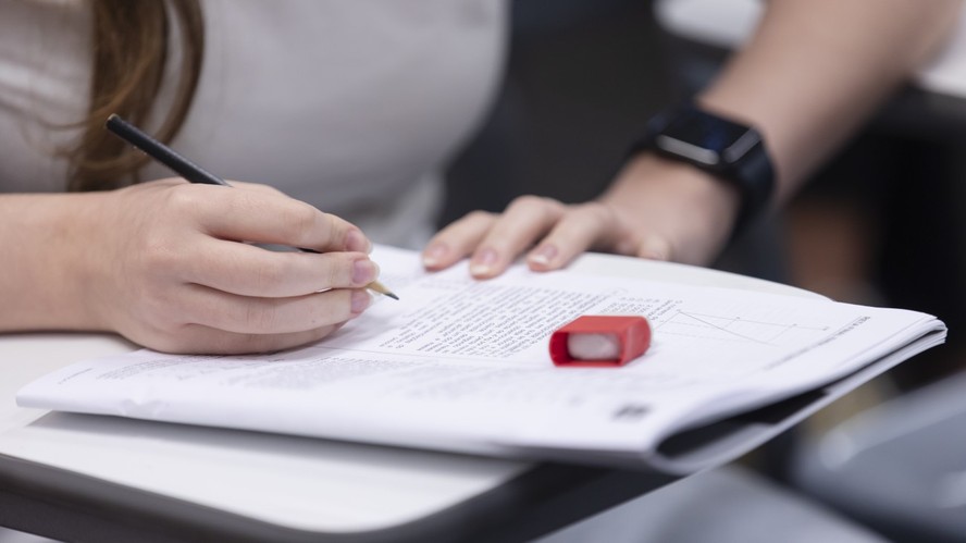 Apesar de avanços, país continua distante das metas de educação