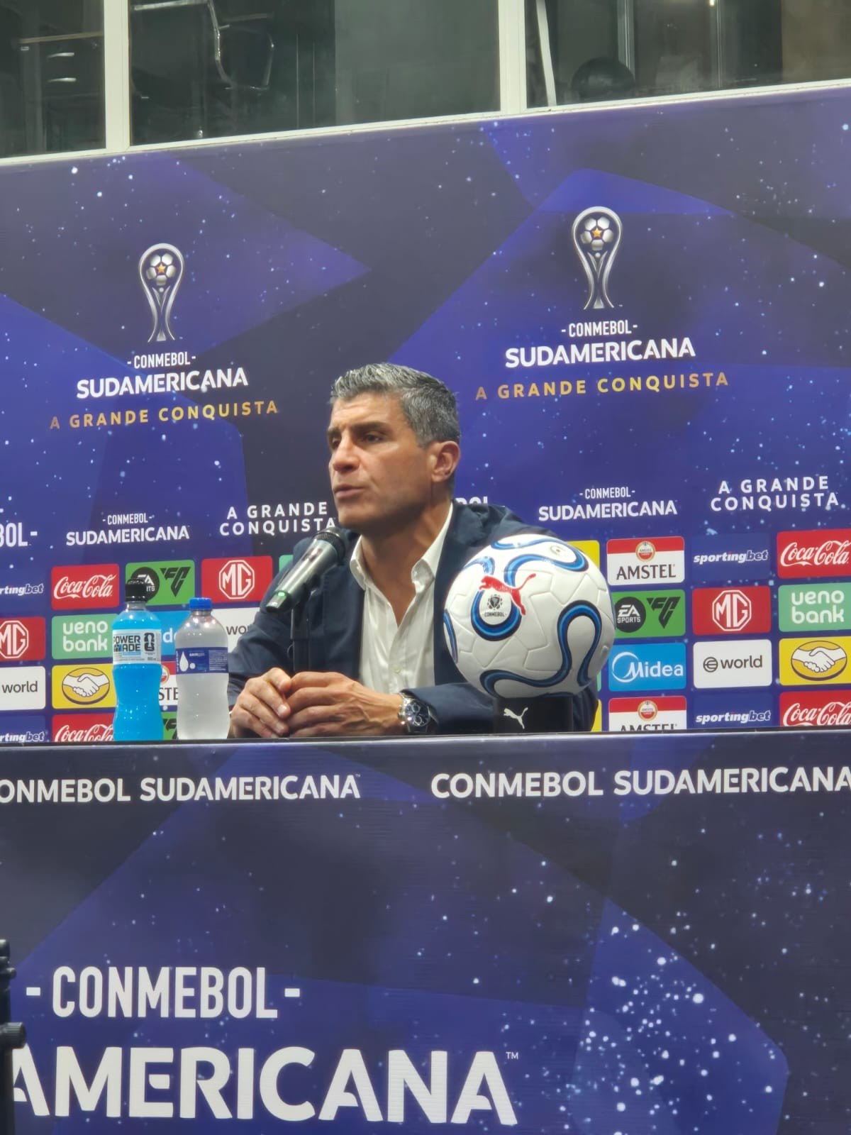 Pedro Emanuel avalia vitória do Vasco como 'competente' e destaca evolução do time