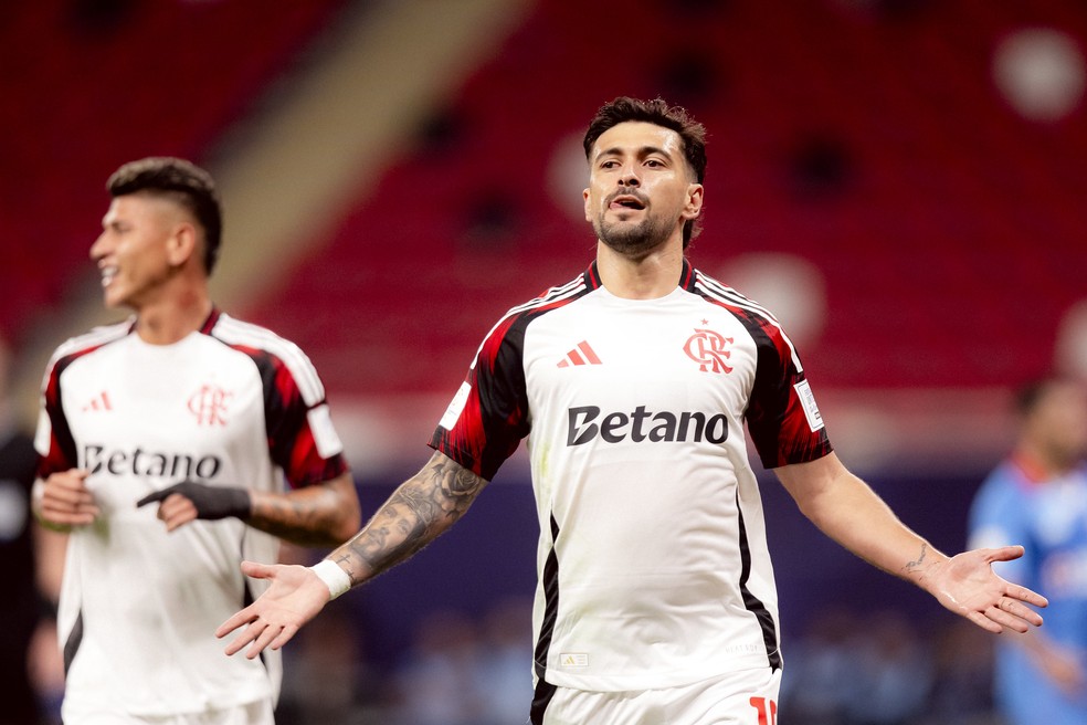 Arrascaeta scored two goals at Flamengo x Cruz Azul — Photo: Adriano Fontes/Flamengo