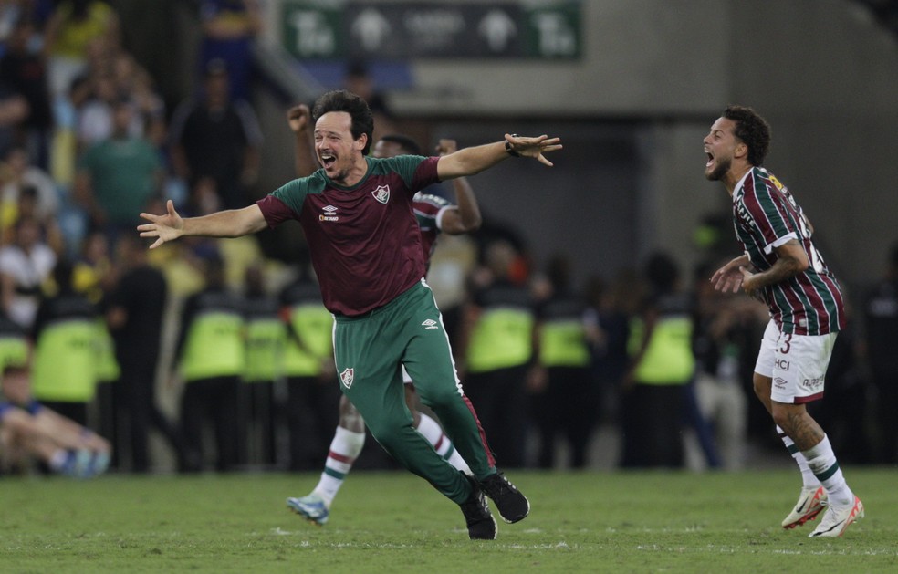 Fernando Diniz explode de felicidade após a conquista da Libertadores da América pelo Fluminense — Foto: Alexandre Cassiano