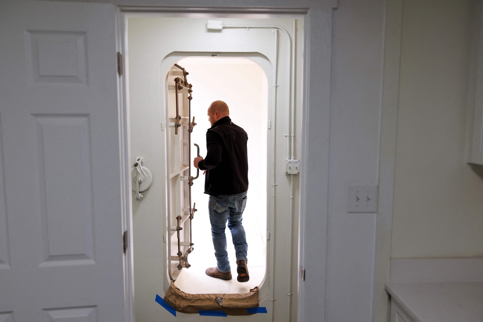 Hubbard codifica os nomes de seus clientes para garantir a confidencialidade, e, em muitos casos, eles se comunicam por meio de seus advogados — Foto: Mark Felix/AFP