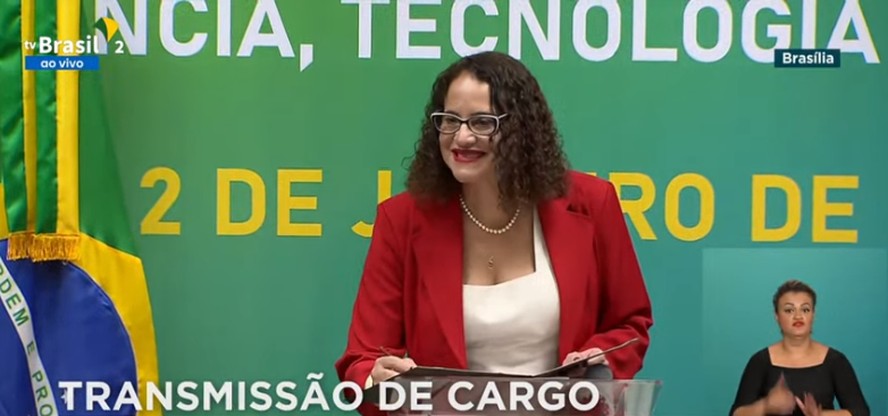 Luciana Santos toma posse no ministério de Ciência e Tecnologia