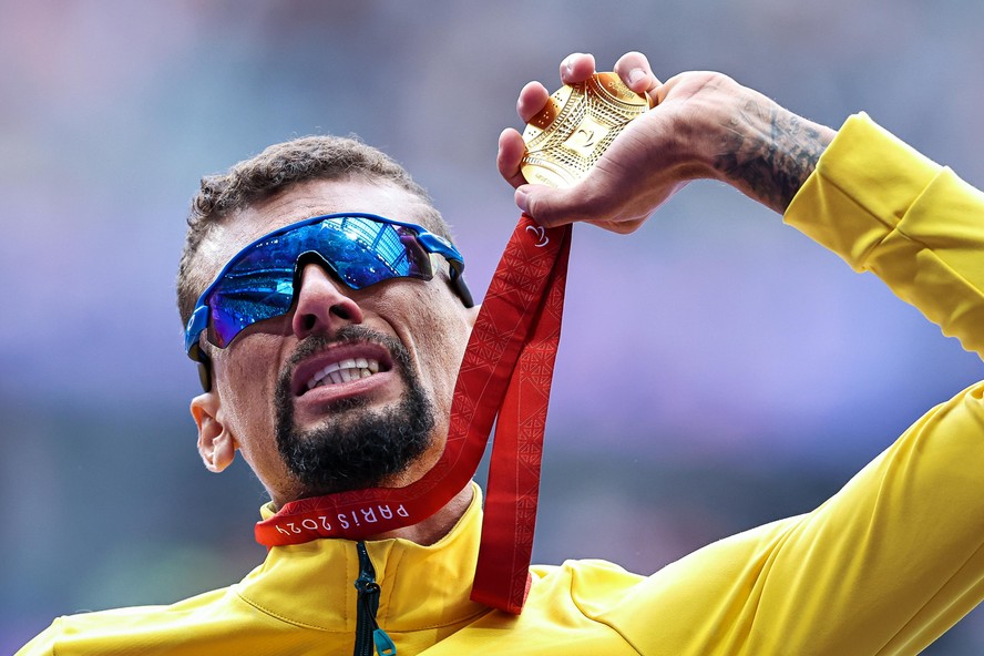 Julio Cesar conquistou o ouro no atletismo (5000m da classe T11) dos Jogos Paralímpicos de Paris 2024