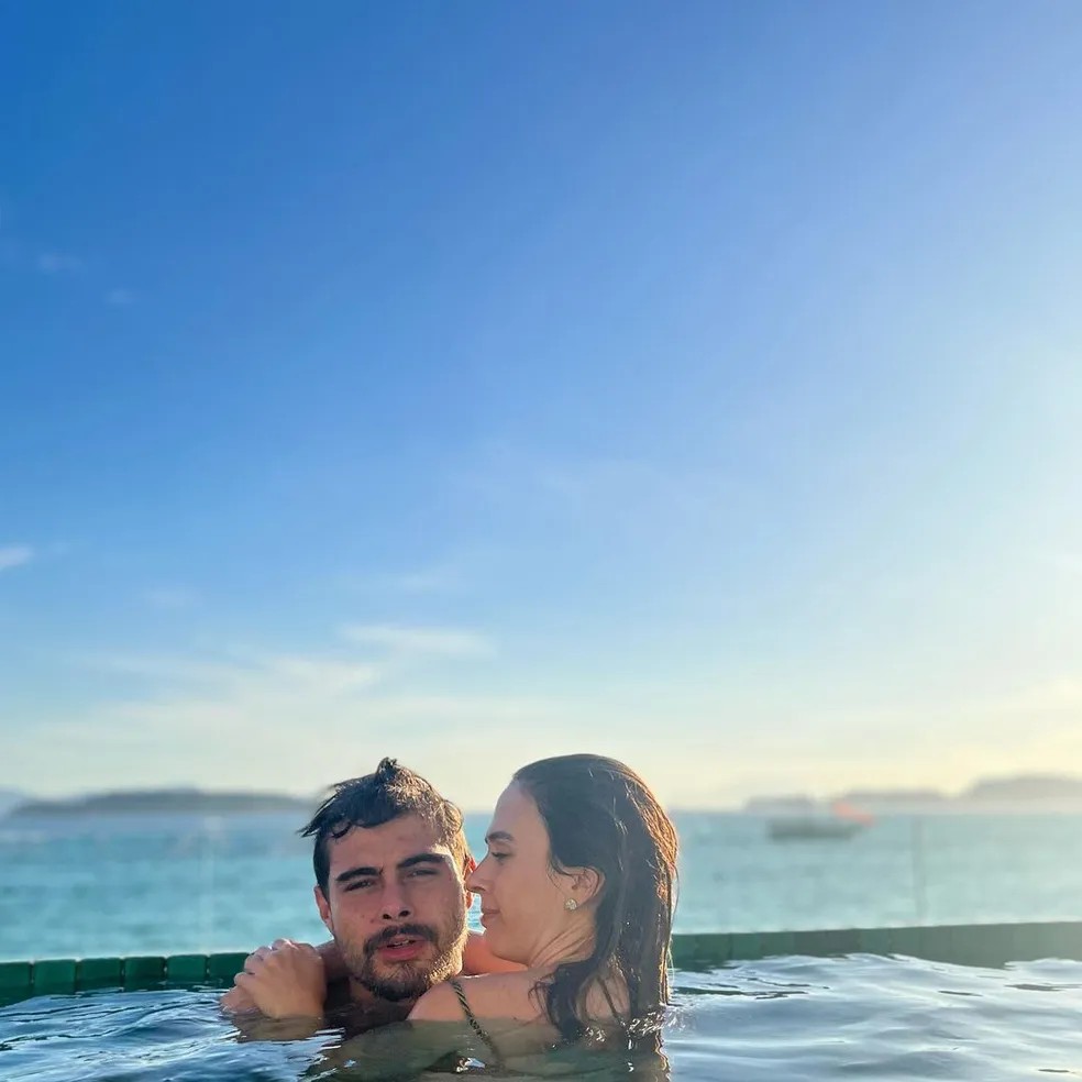 De férias com a família, Tata Werneck compartilhou registros de frente para o mar com Rafa Vitti — Foto: Reprodução: Instagram