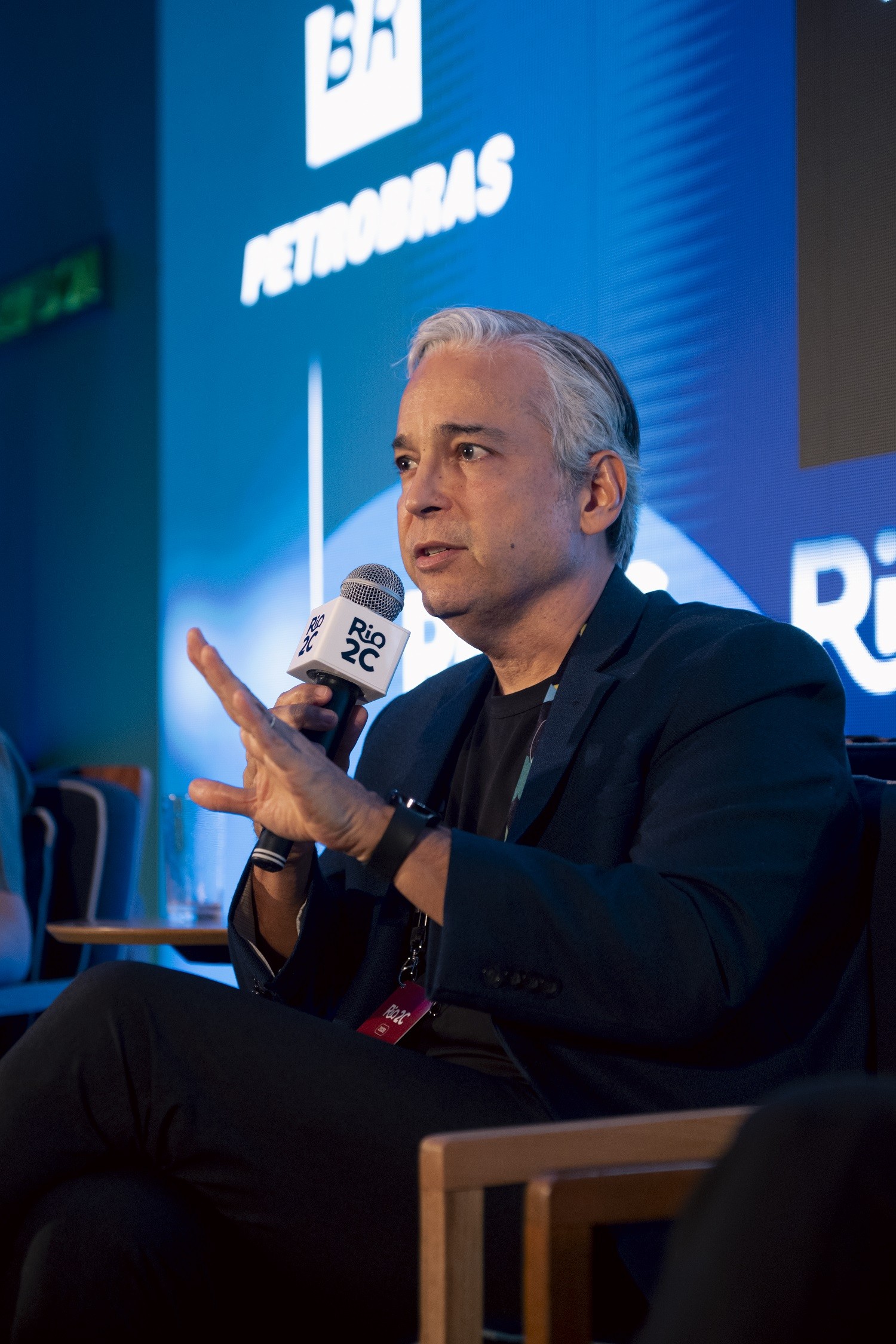 Da TV às redes sociais, executivos debatem o desafio de entregar várias Copas ao torcedor