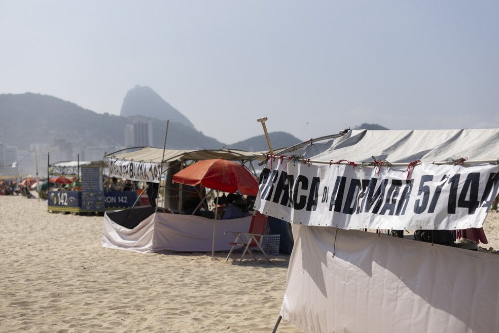 Na foto, barracas de acordo com o novo modelo de patronização. — Foto: Márcia Foletto