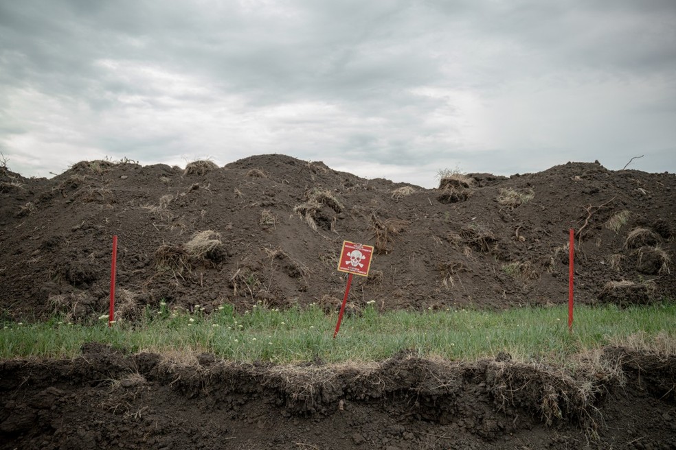 Área contaminada por minas na Ucrânia — Foto: AFP