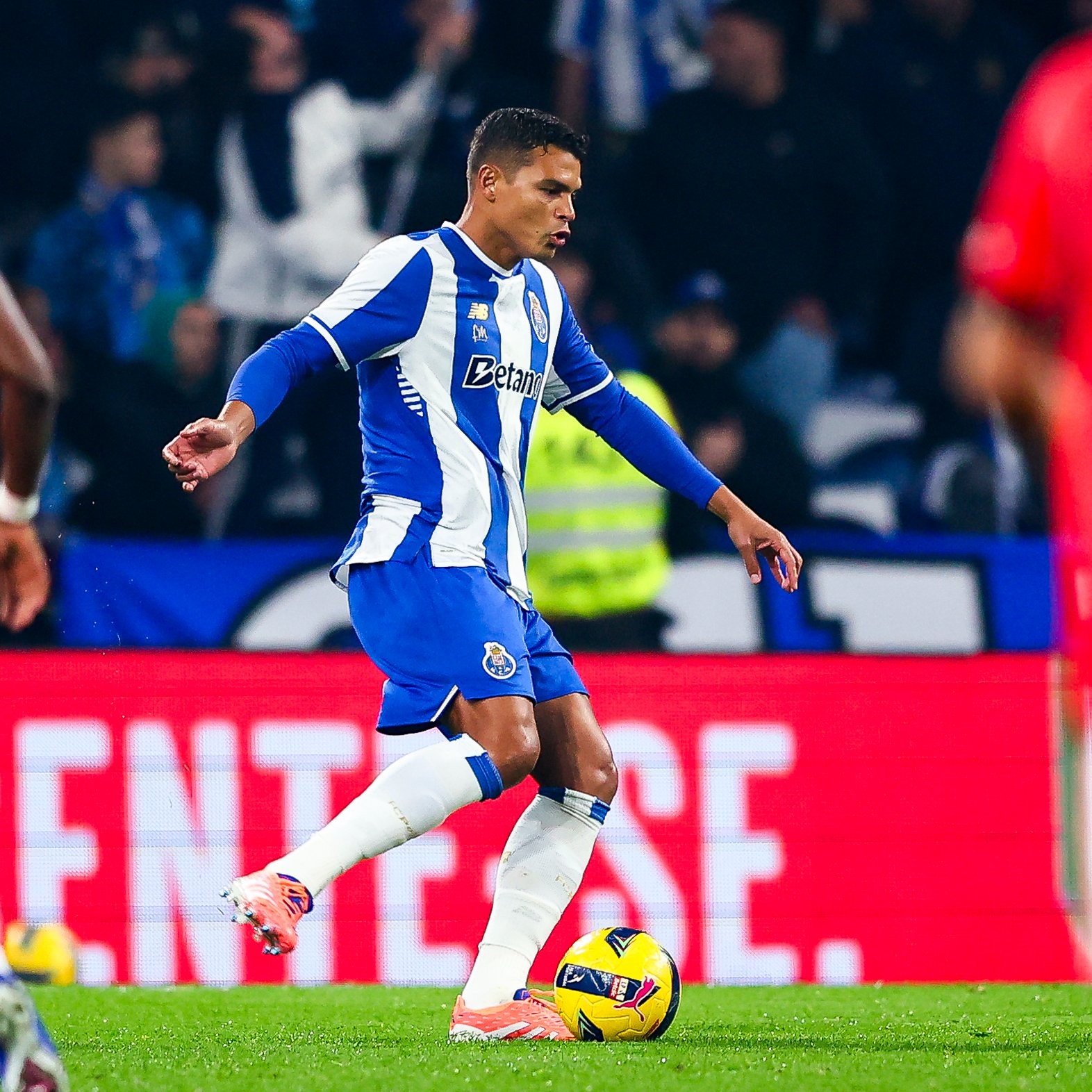 Após cinco meses, Thiago Silva deixa o Porto, de Portugual