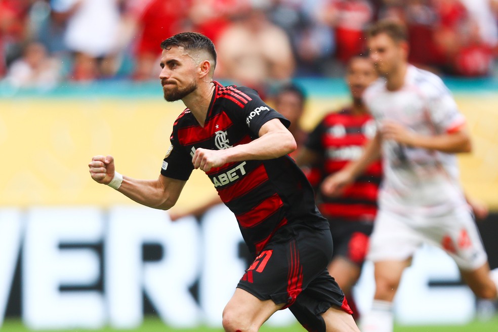 Jorginho marca primeiro gol pelo Flamengo, contra o Bayern — Foto: Gilvan de Souza/Flamengo
