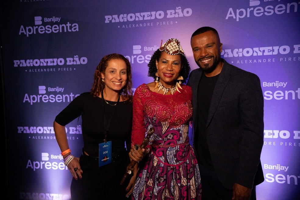Nani Freitas, CEO da Endemol Shine Brasil e da Banijay Estúdios; Rainha Diambi e Alexandre Pires — Foto: Divulgação Marina Farhat
