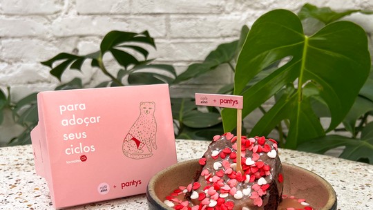 Café Zinn + Pantys lançam bolo de chocolate com brigadeiro de ruby contra TPM