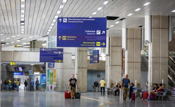 Serviços prestados no Brasil caem 0,4% em maio, após alta no mês anterior