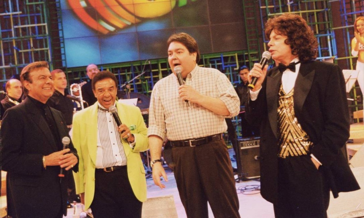 Em 1999, Faustão recebe Agnaldo Timóteo, Agnaldo Rayol e Cauby Peixoto juntos. — Foto: Divulgação
