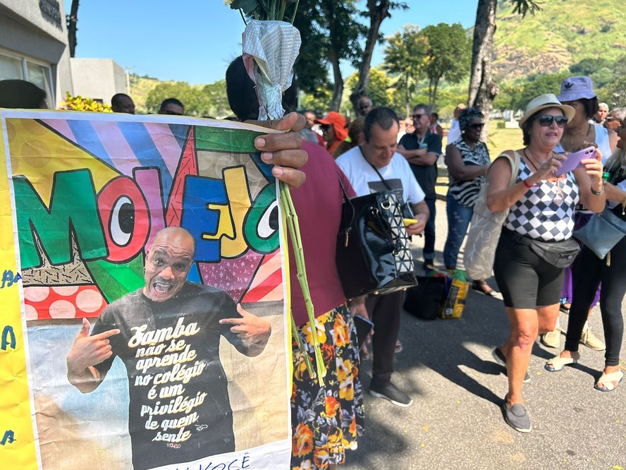 Velório de Anderson Leonardo, do Molejo, tem música e coreografia com  homenagens de fãs do cantor