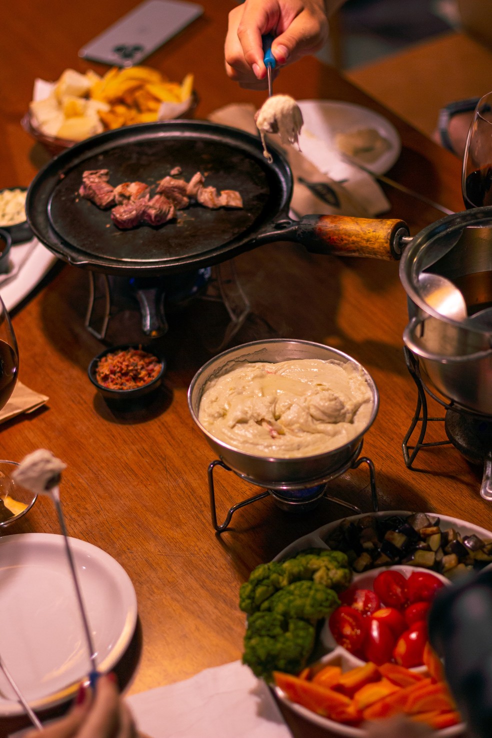 Festival de fondue tem diferentes opções, entre carne, queijo e doces, no Gran Parrilla — Foto: Divulgação