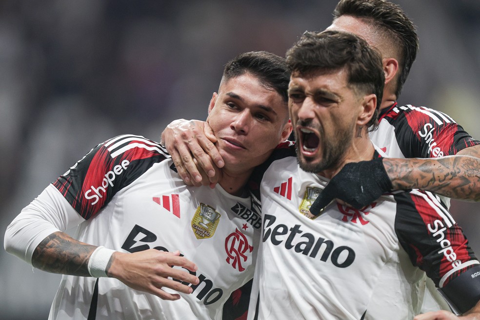 Arrascaeta e Luiz Araújo marcaram os gols da vitória do Flamengo sobre o Corinthians — Foto: Gilvan de Souza/Flamengo