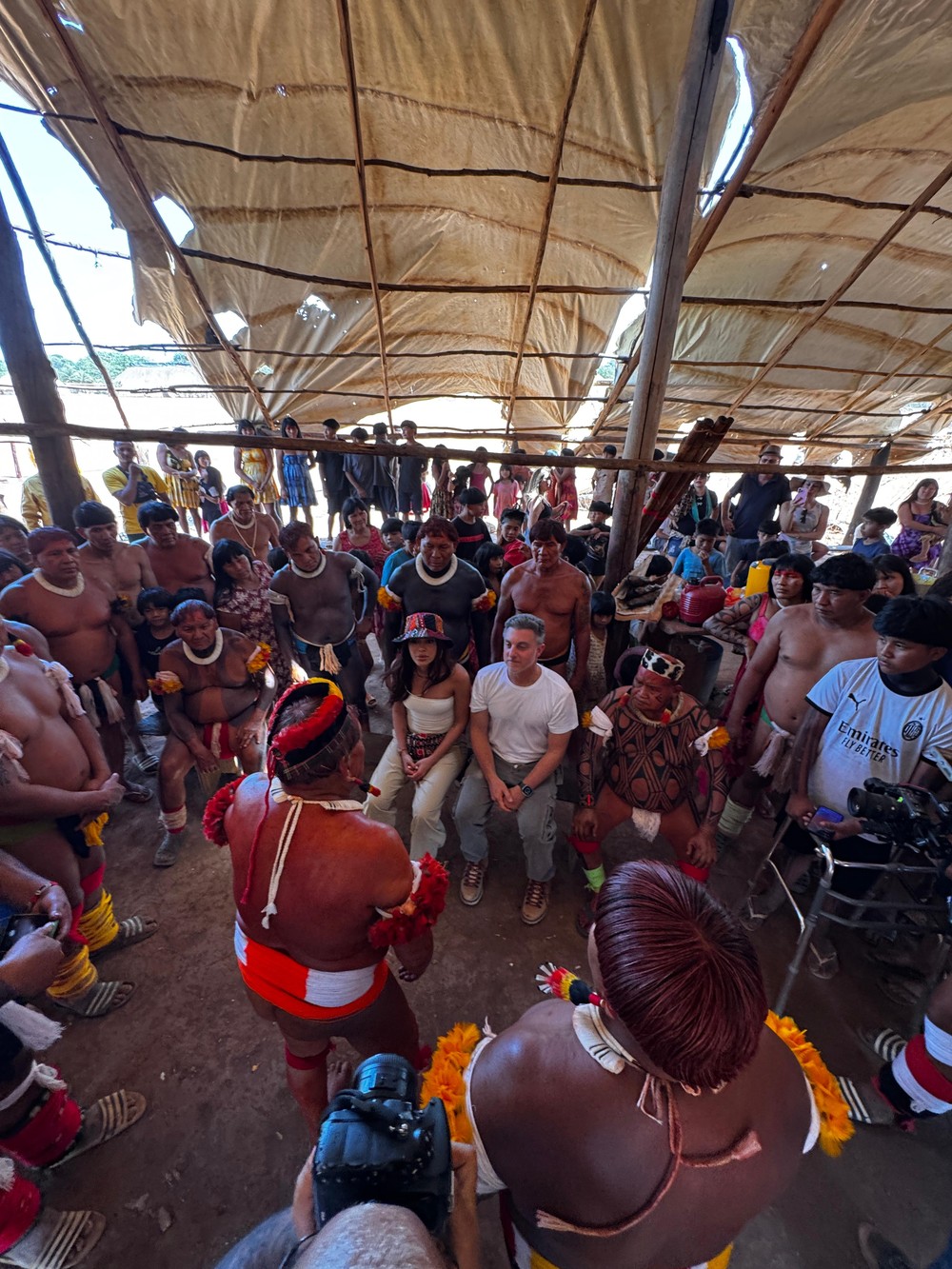 Entenda o ritual Kuarup que Anitta participou no Xingu