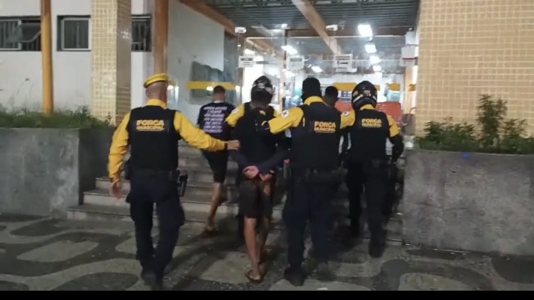 Força Municipal leva quatro homens para DP do Centro, após furtos